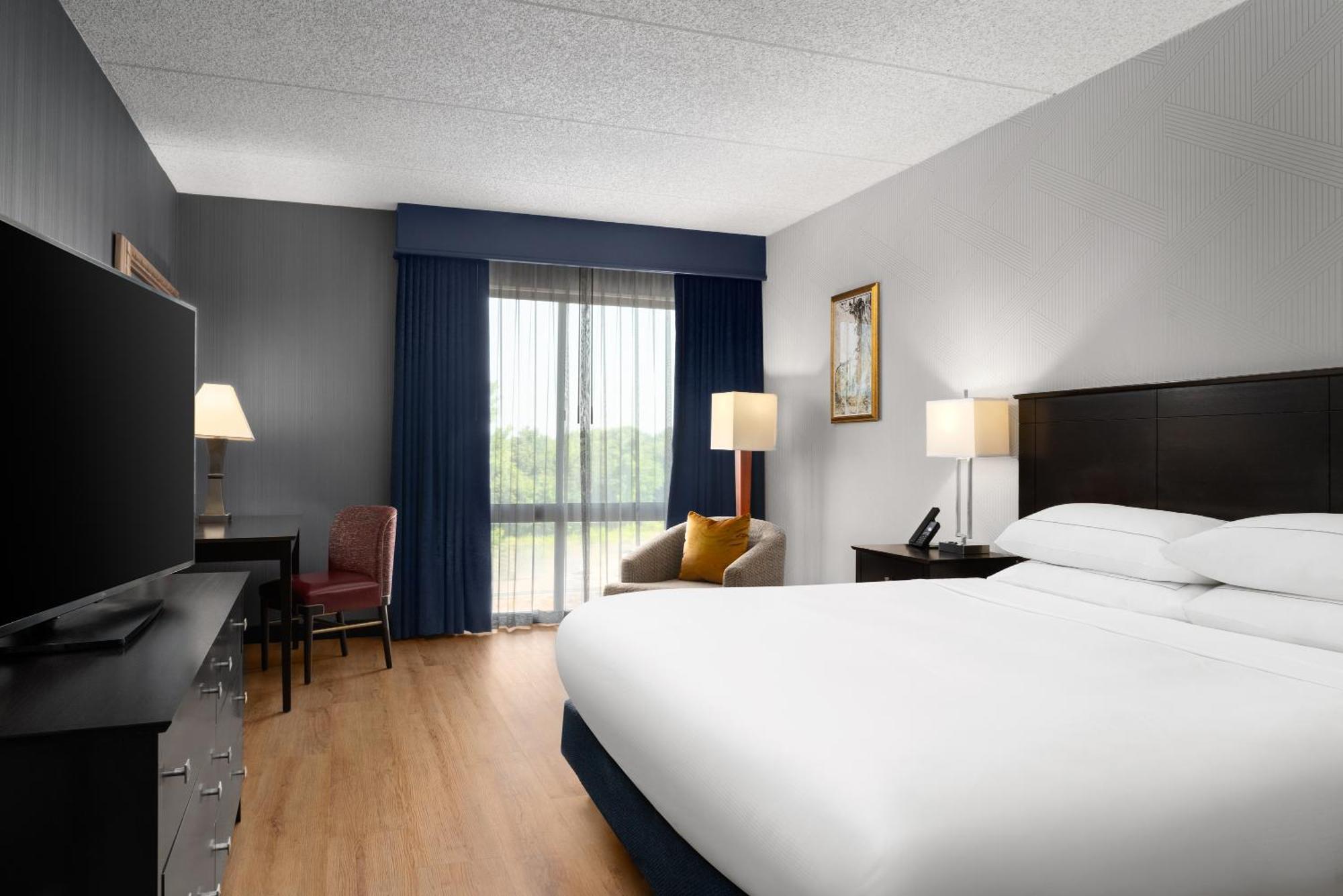 Doubletree By Hilton Bradley International Airport Hotel
