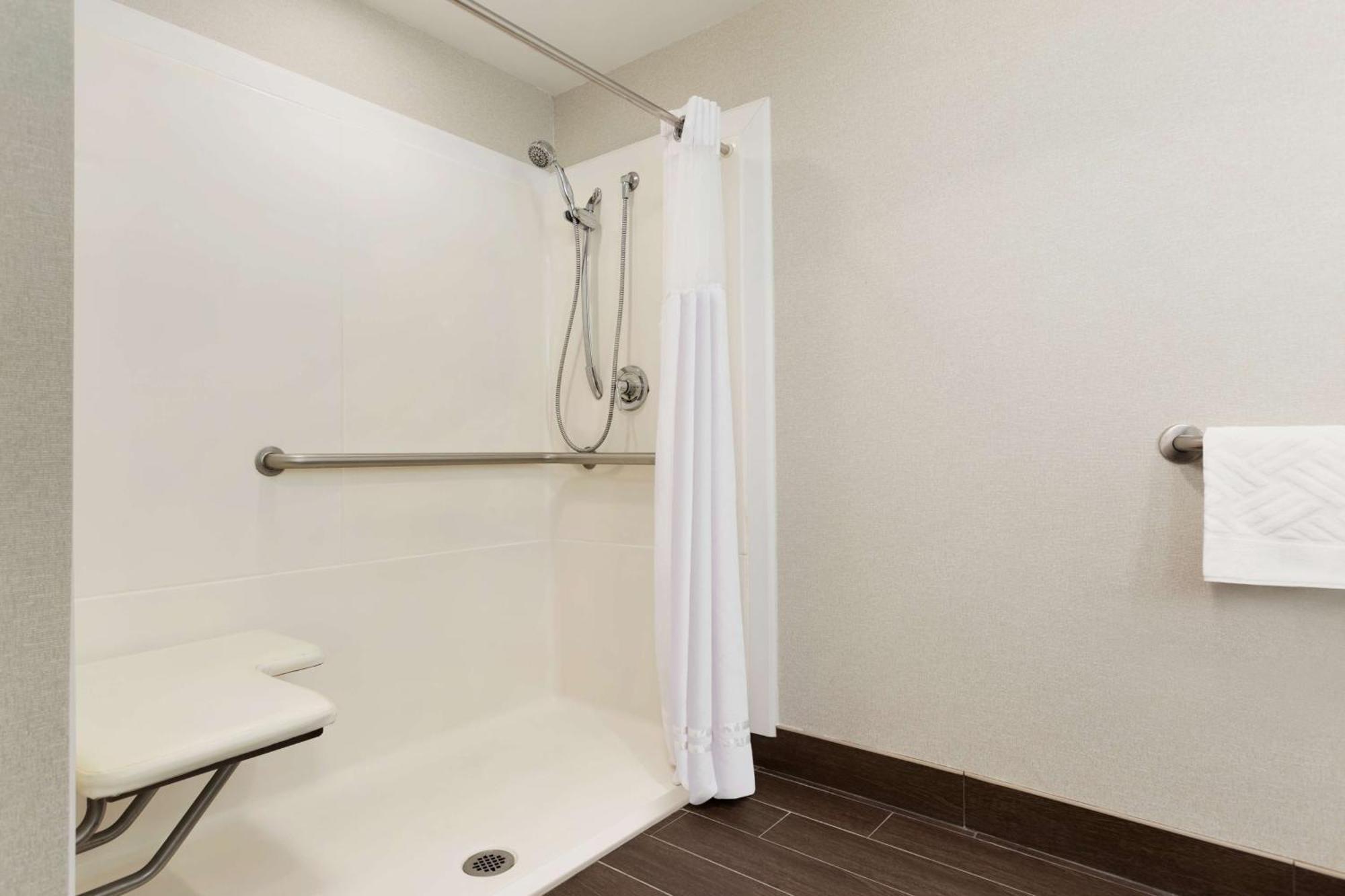 Doubletree By Hilton Bradley International Airport 3*