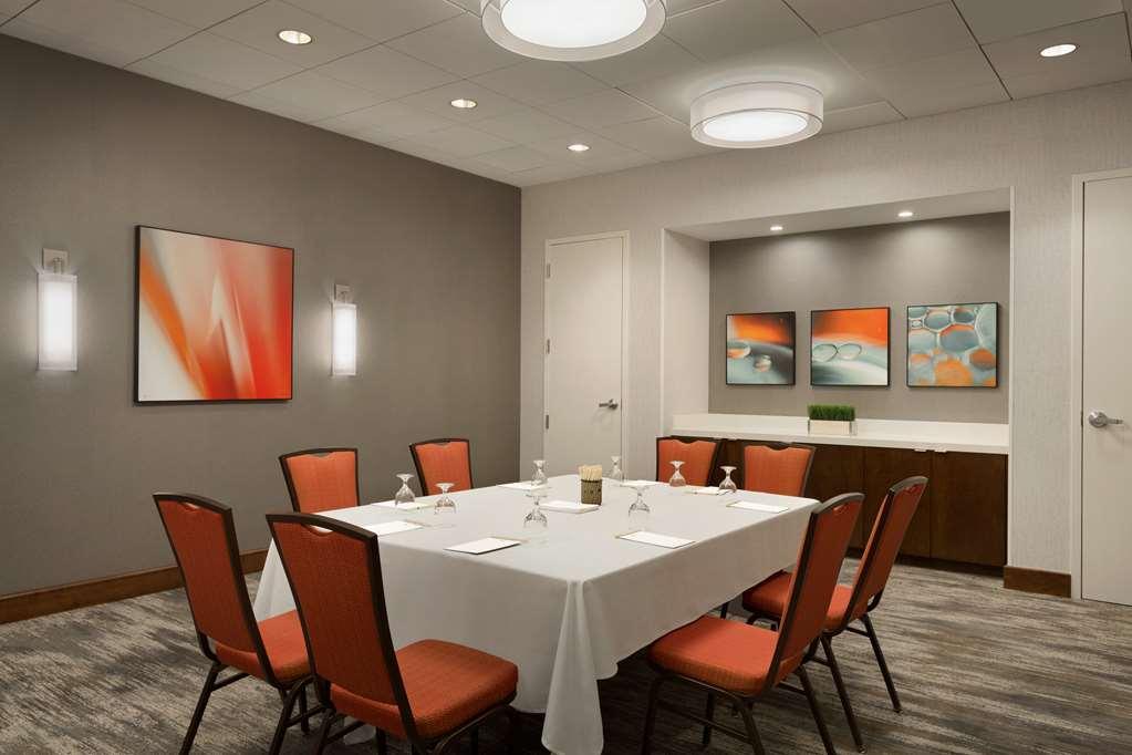 Doubletree By Hilton Bradley International Airport 3*