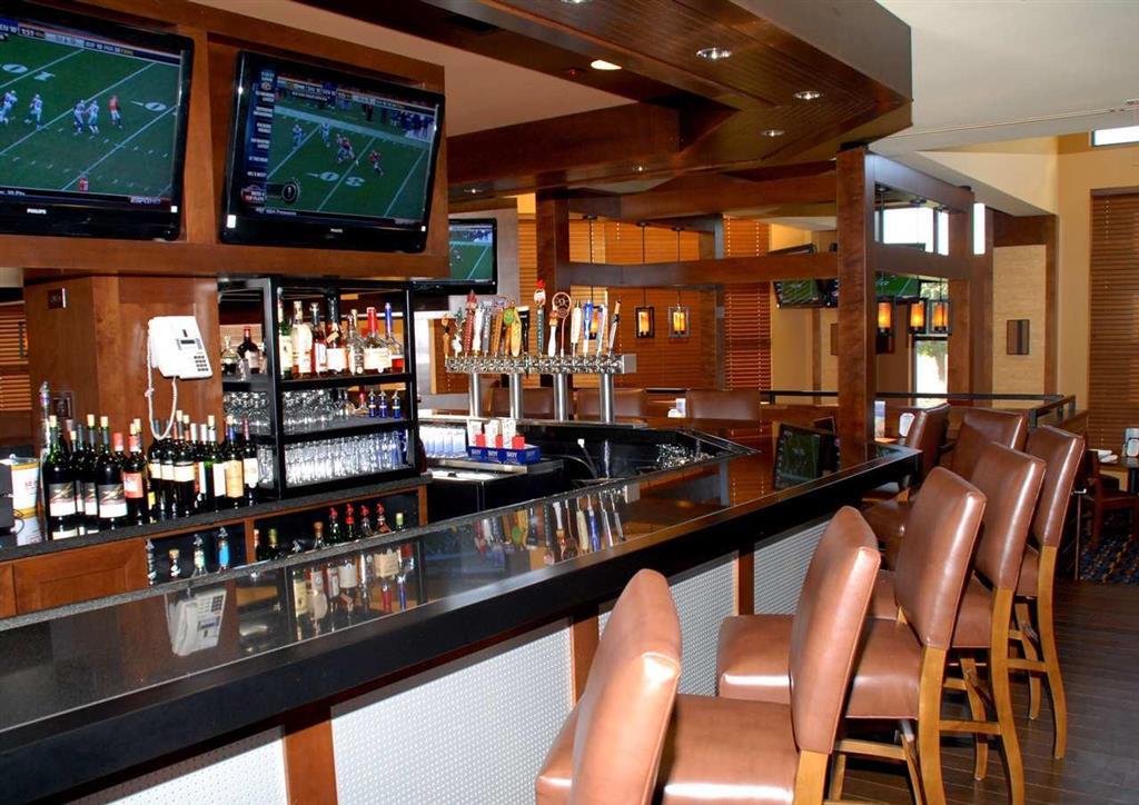 Doubletree By Hilton Bradley International Airport Hotel