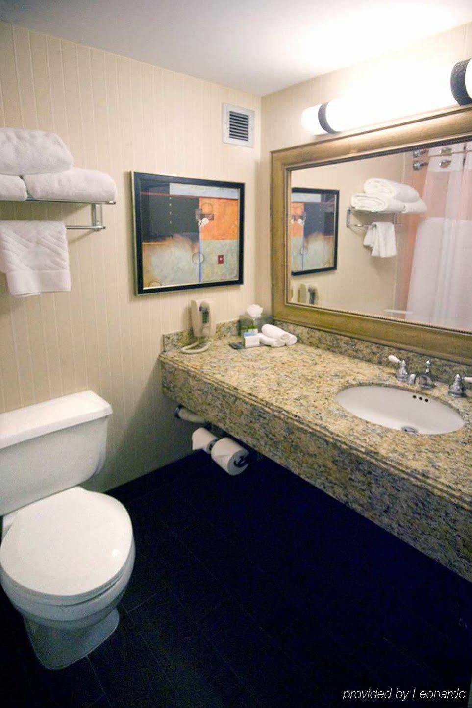 Doubletree By Hilton Bradley International Airport