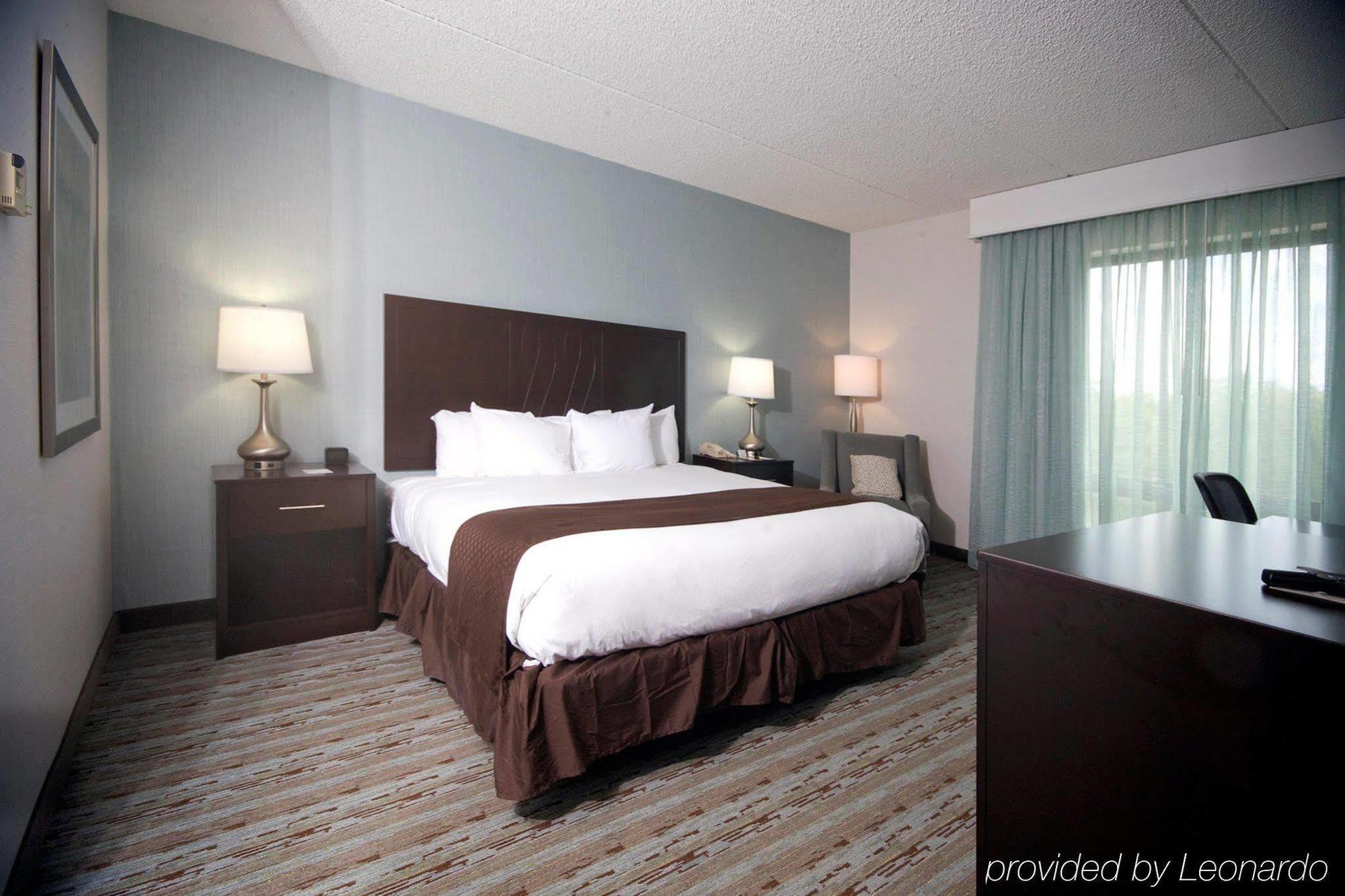 Doubletree By Hilton Bradley International Airport Hotel
