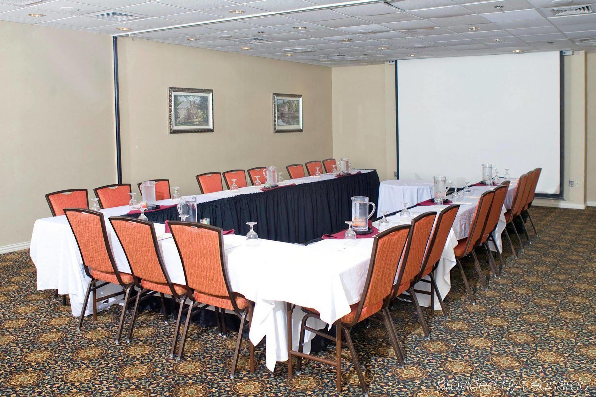 Hotel Doubletree By Hilton Bradley International Airport 3*