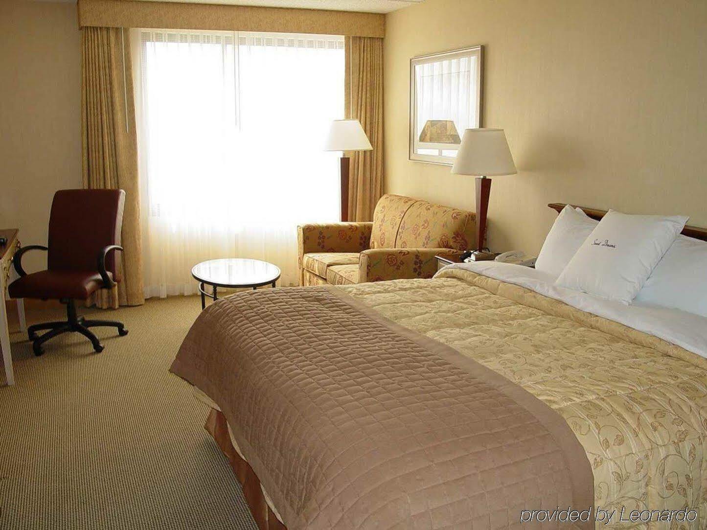 Hotel Doubletree By Hilton Bradley International Airport 3*
