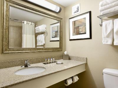 Doubletree By Hilton Bradley International Airport Hotel